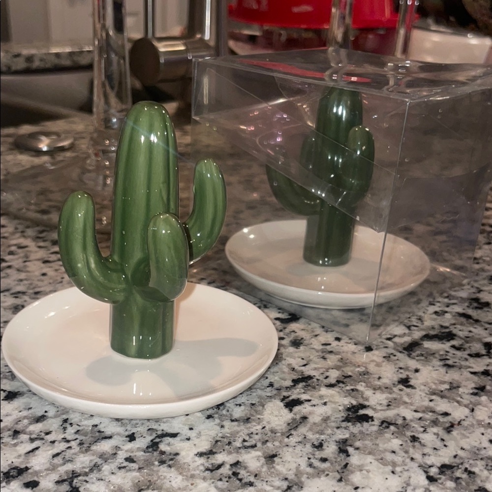Green Cactus Jewelry Holder